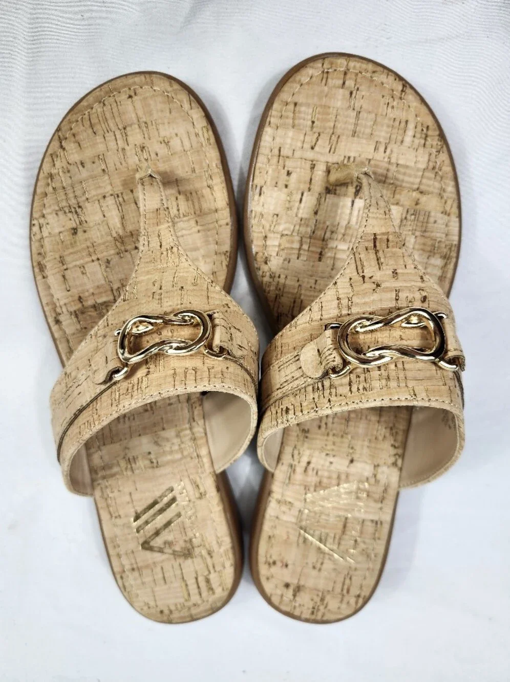 AEROSOLES cork effect